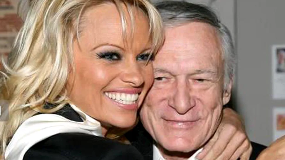 Pamela Anderson pozeaza pentru Playboy in stil 