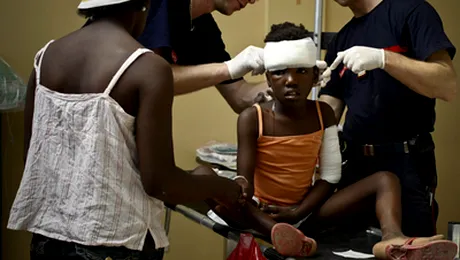 O fetita din Haiti, salvata de sub daramaturi dupa 8 zile de la seism