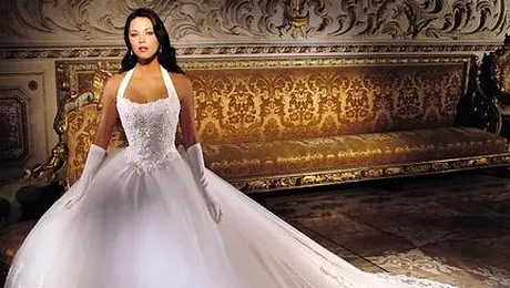 Rochia de mireasa cu cea mai lunga trena din lume (VIDEO)