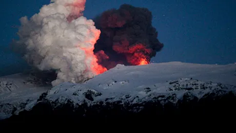 Eruptia vulcanului islandez genereaza, din nou, nori de cenusa