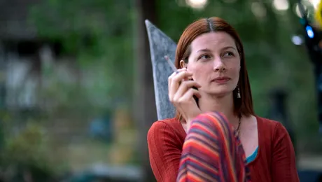 INTERVIU: Ana Covalciuc (”Lebensdorf”): „Iubesc teatrul pentru prezența și intensitatea lui, iar filmul este o aventură și o bucurie de fiecare dată”