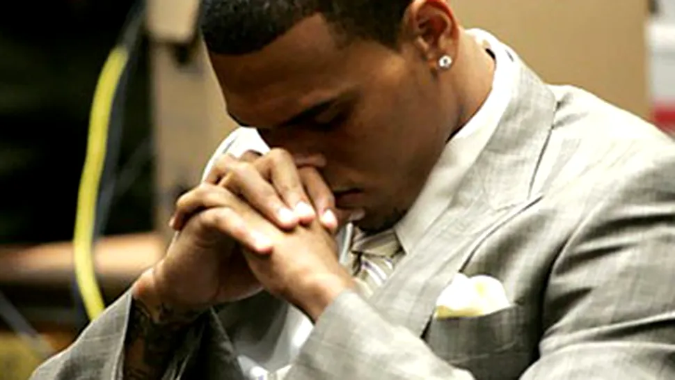 Chris Brown, pedepsit pentru ca a batut-o pe Rihanna