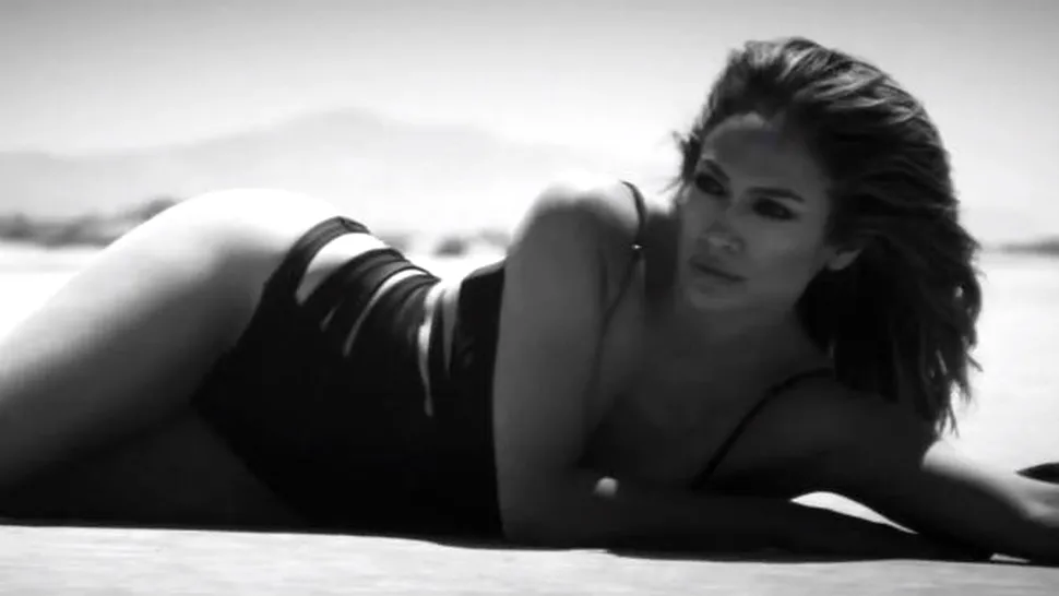 Jennifer Lopez, PROVOCATOARE chiar şi în varianta alb-negru