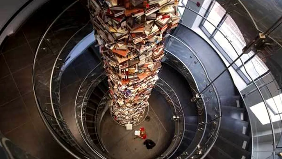 Cel mai mare turn realizat din cărți cu Abraham Lincoln (Poze)