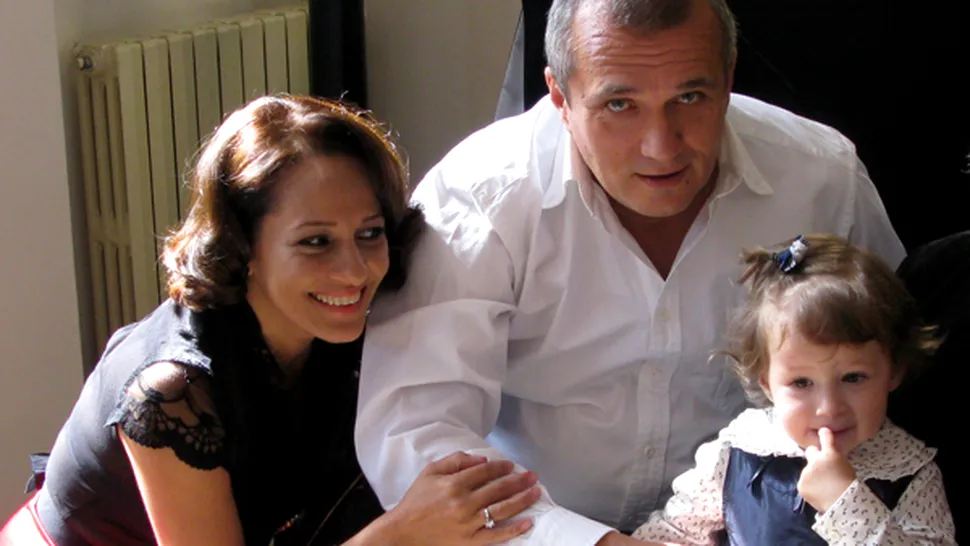 Carmen Trandafir lansează prima melodie cu fetiţa ei