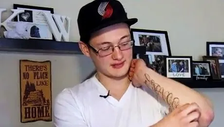 A vrut să-și tatueze prenumele bunicii, dar a ieșit un dezastru!