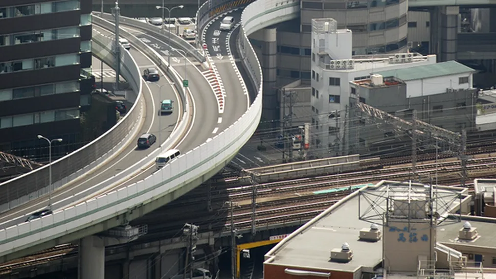 Oprescu, invata de la japonezi cum se face o autostrada suspendata!