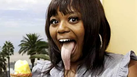 Record: Cea mai lunga limba masoara 9,75 centimetri! (Poze)