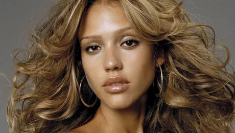 Jessica Alba, în rolul unei spioane