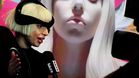 Lady Gaga a lansat „Artpop”, cel de-al treilea album de studio (Video)
