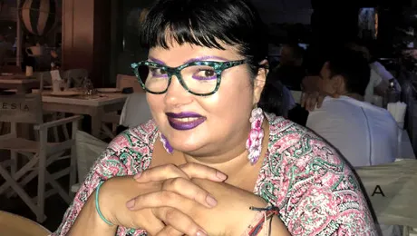 Ozana Barabancea, în costum de baie! Şi-a etalat formele extrem de generoase la plajă! -FOTO