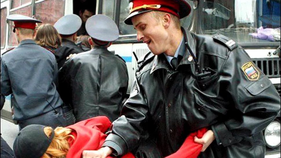 Scandal la Sankt Petersburg. Violuri organizate de politisti in inchisori