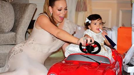Ce au primit gemenii lui Mariah Carey de ziua lor (poze)