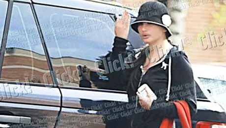 Elena Basescu si-a marit (iar) buzele?