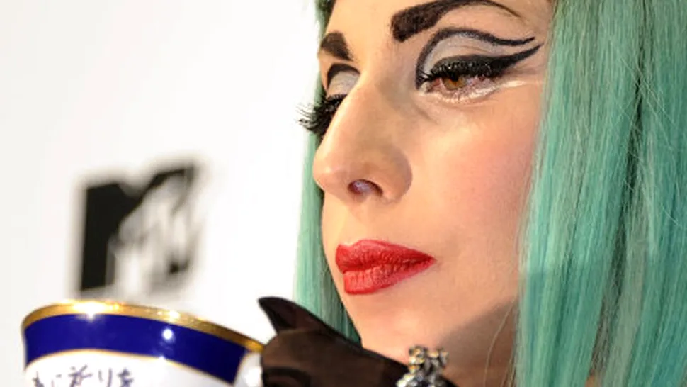 Lady Gaga ajuta victimele cutremurului din Japonia cu... o ceasca