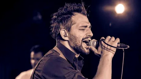 Vrei să îţi dai iubita pe spate de 1 Martie? Un celebru cântăreţ de la noi pregăteşte un Mărţişor incendiar