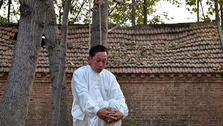 Superman de China! Poate respira liniștit chiar și spânzurat