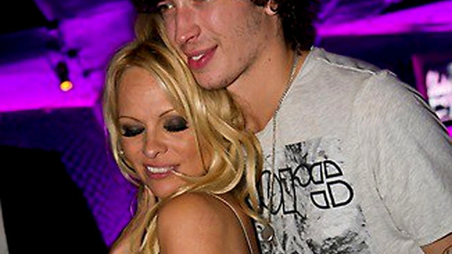 HEPTA: Pamela Anderson și Julian Perretta