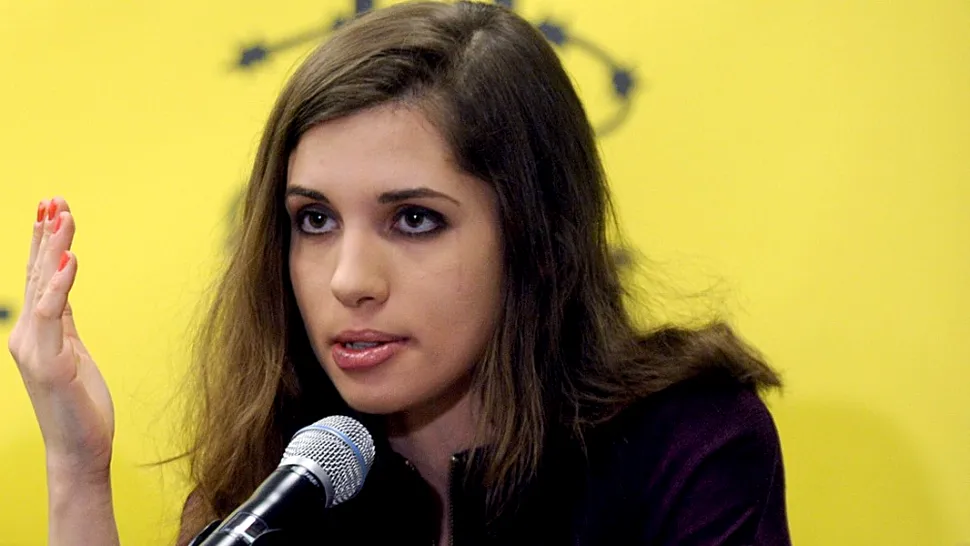 Nadya Tolokonnikova de la Pussy Riot împărtășește 5 obiceiuri din închisoare pentru a trece mai ușor prin carantină