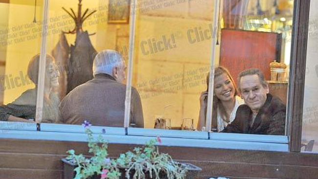 Iuliana Nae la masa cu Tommy Lee