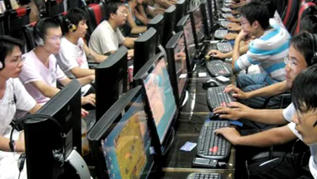 Si-au vandut copiii pentru a se juca online