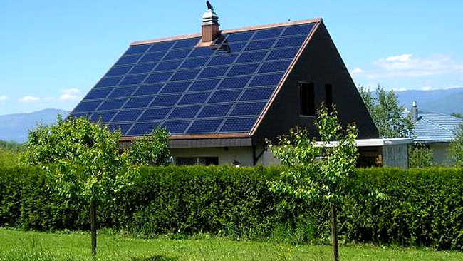 casa cu panouri solare