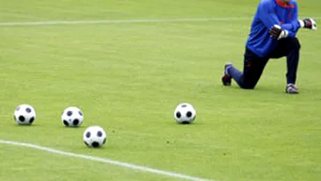 Edwin van der Sar și-a prelungit contractul cu Manchester United (Mediafax)