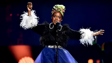 Lauryn Hill este prima femeie din muzica rap recompensată cu un disc de diamant