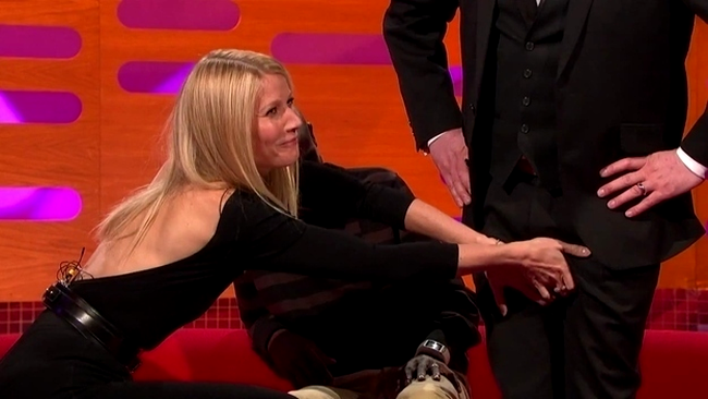 Gwyneth aranjând „bijuteriile