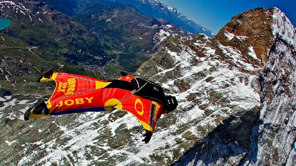 Discovery Channel transmite în direct saltul lui Joby Ogwyn de pe Everest