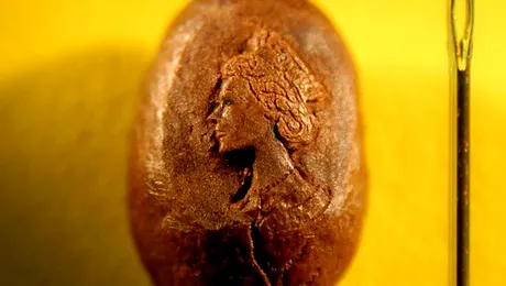 Cel mai mic portret al unei regine, sculptat pe o boabă de cafea