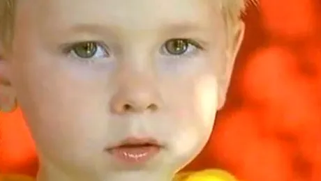 Cum arată azi bebeluşul care cânta „Dur dur d’être bébé!”