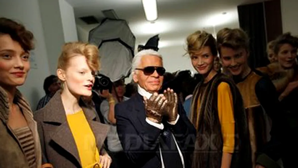 Designerul Karl Lagerfeld va creea articole vestimentare pentru publicul larg