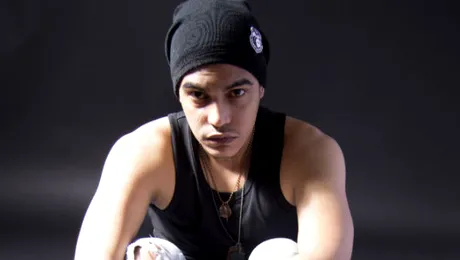 Alejandro (ex-Mandinga) oscilează între Alicia Keys şi Laura Pausini