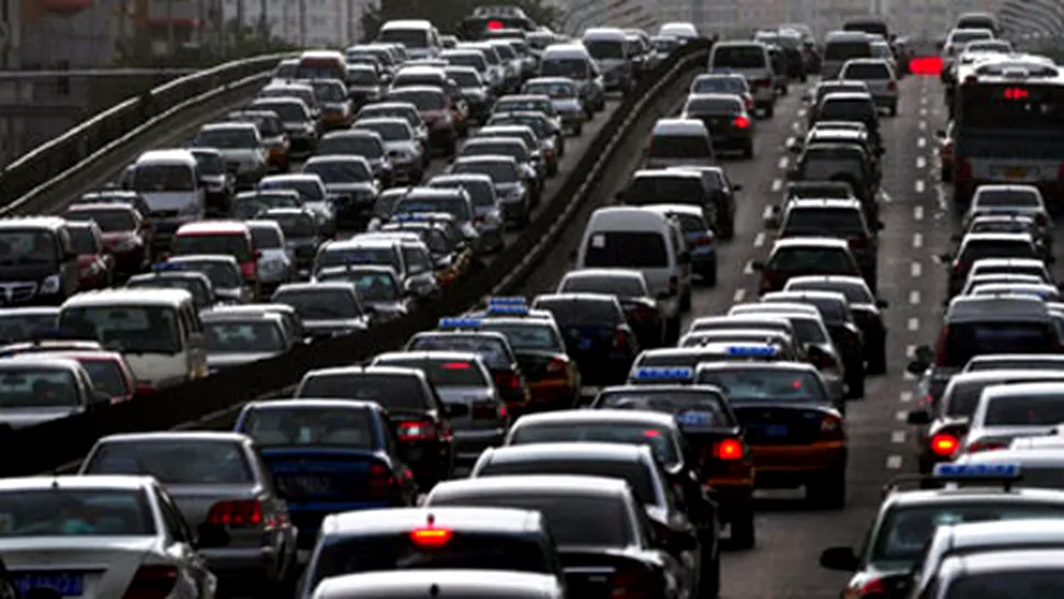 Chinezii platesc oameni sa stea in trafic in locul lor