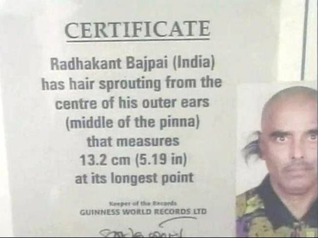 Update: Un indian are cel mai lung par din urechi din lume (VIDEO)