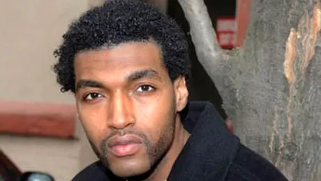 Și-a dat părinții în judecată pentru un motiv INCREDIBIL (Video)