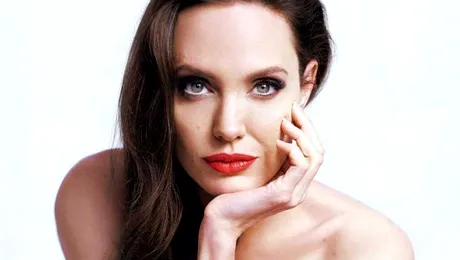 Angelina Jolie, într-o relaţie amoroasă cu un om de afaceri. Se mută în Franţa