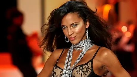 Supermodelul Noemie Lenoir a incercat sa se sinucida