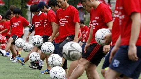 Studentii chinezi au jonglat pana au intrat in Cartea Recordurilor