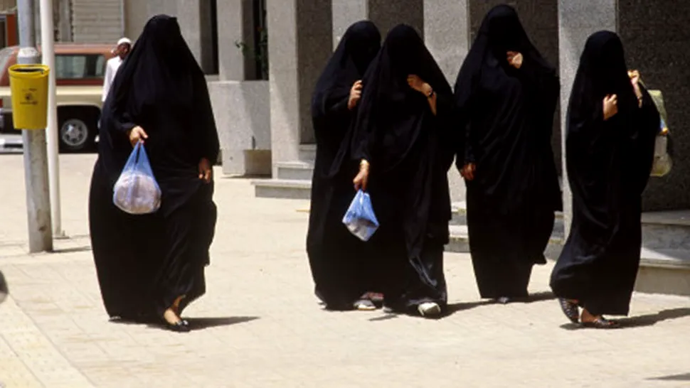 Femeile saudite vor protesta conducând