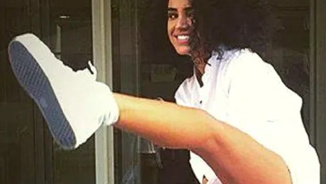 Adelina Pestriţu a ridicat piciorul şi a arătat tot!