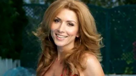 Carmen Brumă, gravidă în cinci luni, cu burtica la vedere!