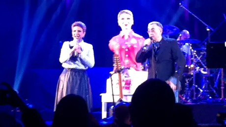 Teo si prietenii ei au facut un show de zile mari, la Sala Palatului!