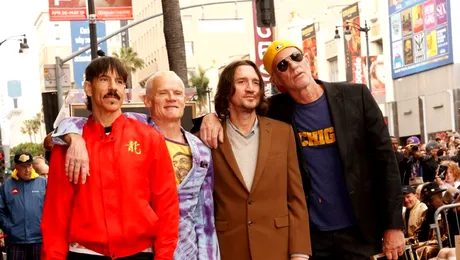 Trupa Red Hot Chili Peppers a primit o stea pe celebrul bulevard Walk of Fame de la Hollywood