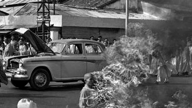Photograph of Thich Quang Duc's self-immolation in protest over persecution of Buddhists in South Vietnam - Malcolm Browne, 1963