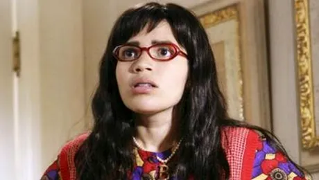 America Ferrera din „Betty cea urâtă”, protagonista unui incident, pe covorul rosu la Cannes