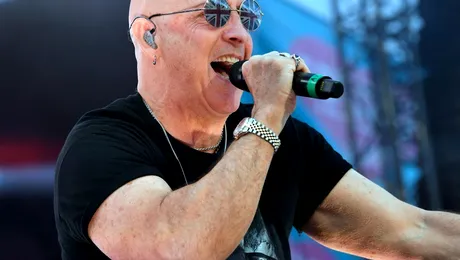 Solistul Right Said Fred, spitalizat din cauza COVID, este în continuare împotriva vaccinării