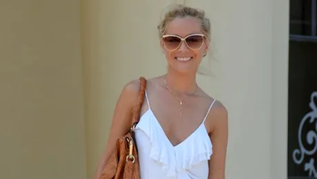 Laura Cosoi, la o fermă de fluturi din Viena