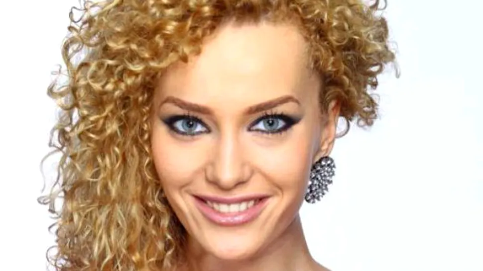 Alexia Talavutis, secretul mainilor perfecte